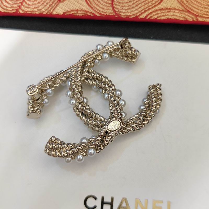 Chanel Brooch 04yxs55